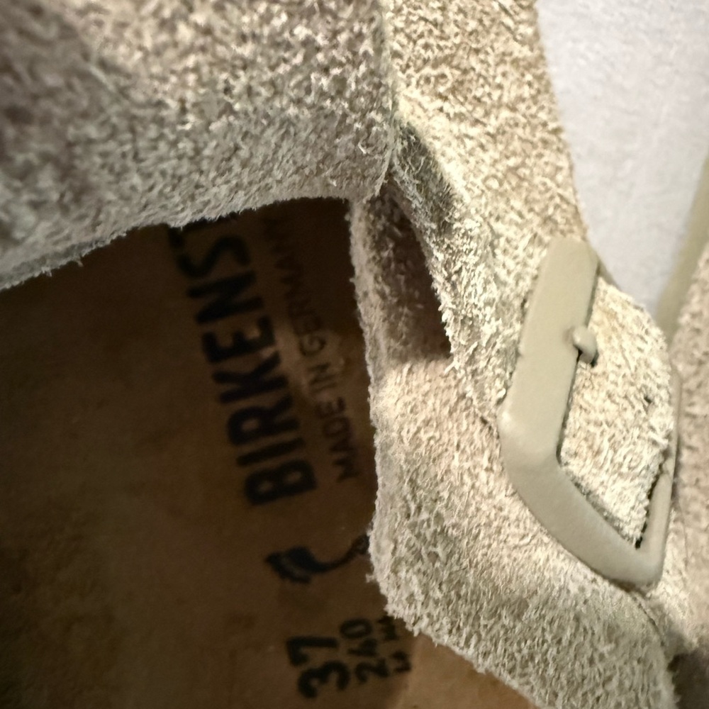 New never worn WOMENS BEIGE BIRKINSTOCK shoes - Picture 2 of 6